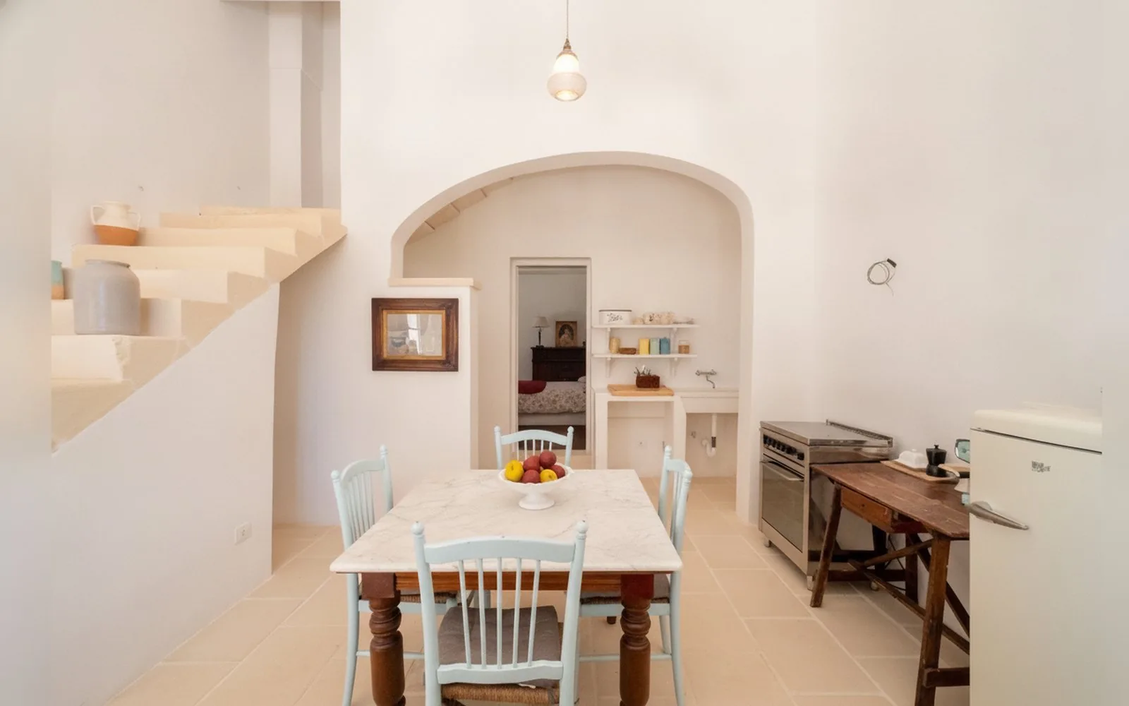 Il tavolo da pranzo e l'angolo cottura, foto 6
